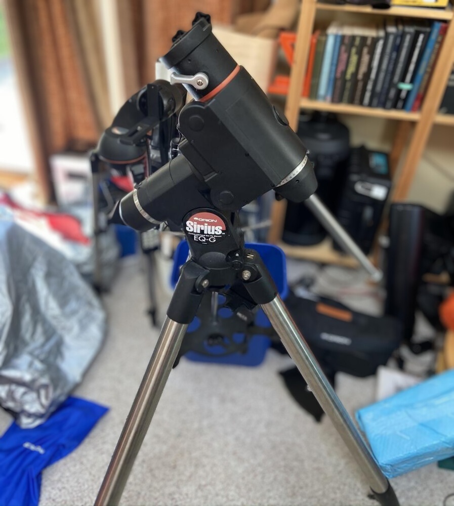 Orion EQ-G's mount and the top of the tripod