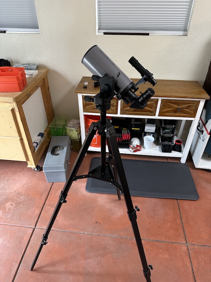 Full view of Sarblue Mak70 with tripod