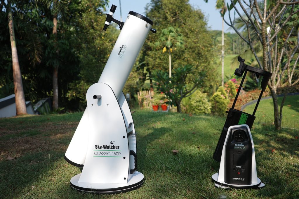 A tabletop and a fullsized dobsonian of the same aperture, 6"